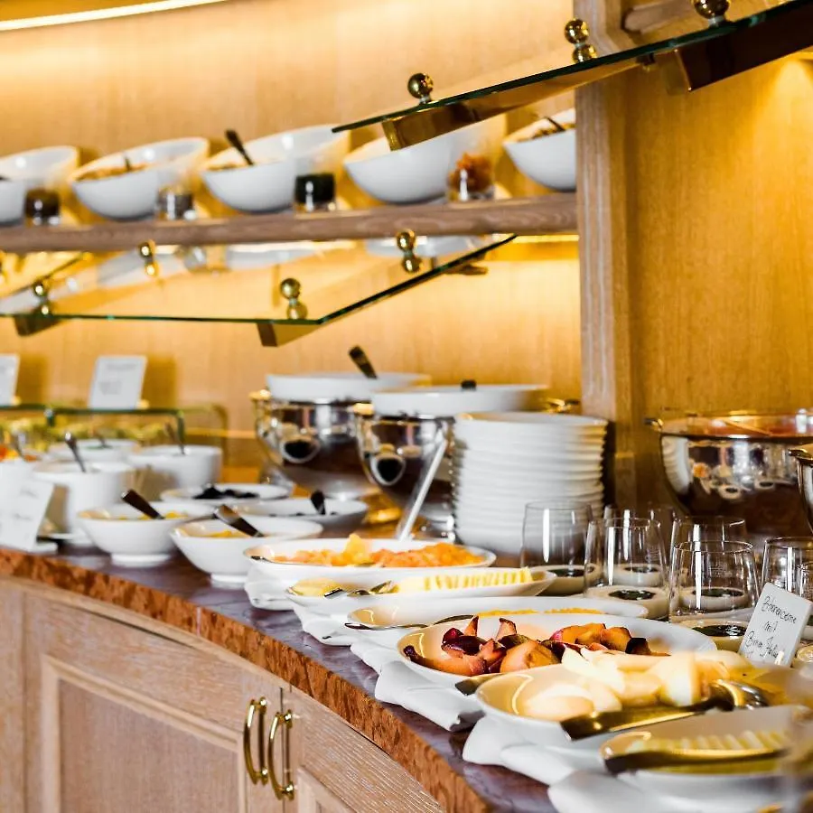 Relais & Chateaux Buelow Palais Dresden