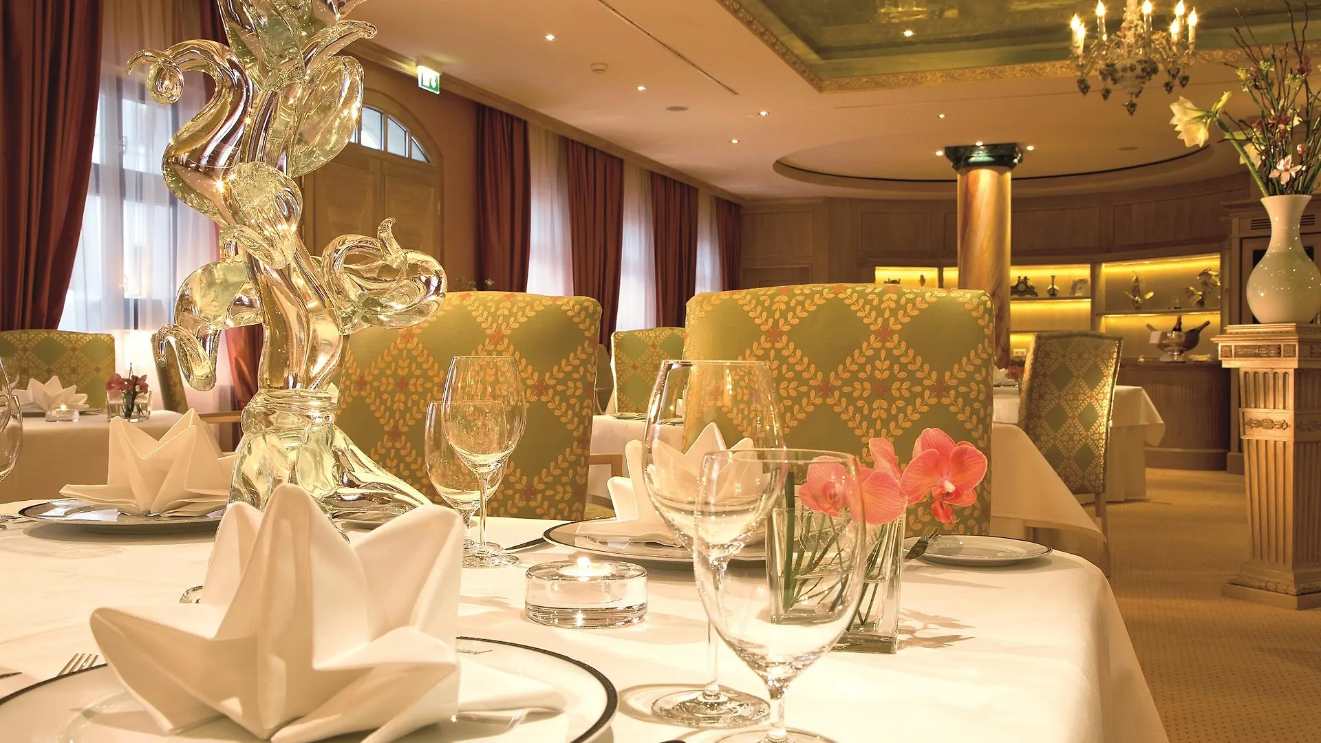 Relais & Chateaux Buelow Palais Dresden Hotel