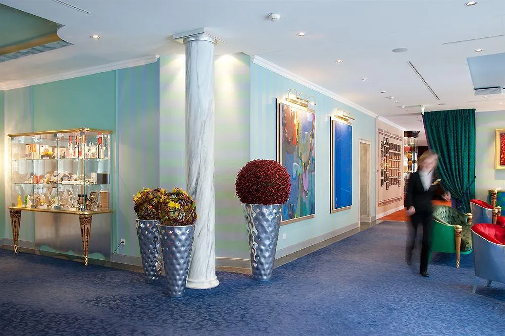 Relais & Chateaux Buelow Palais Dresden 5*,