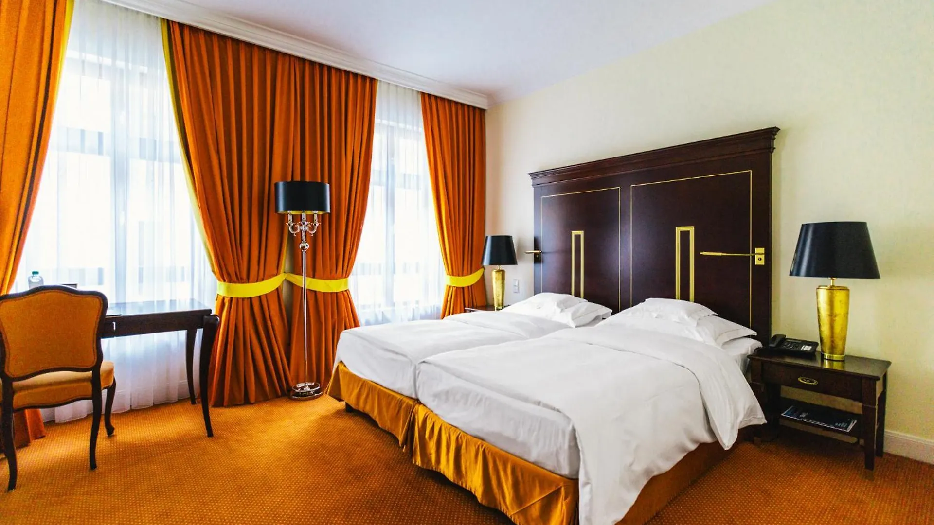 Relais & Chateaux Buelow Palais Dresden Hotel
