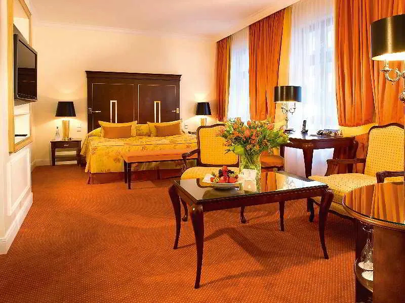 Relais & Chateaux Buelow Palais Dresden Hotel
